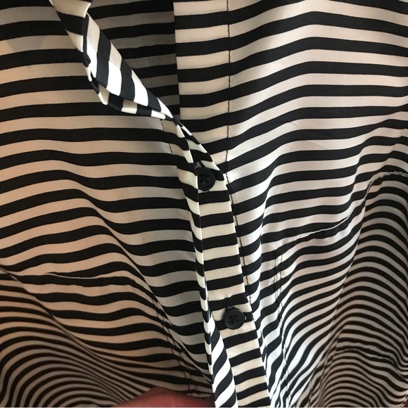 Daisy Fuentes Size Medium Black and White Sleeveless Button Down Summer Top - Picture 6 of 10